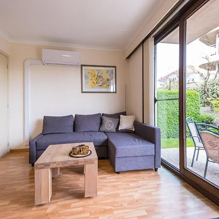 Cozy With Terrace Apartamento